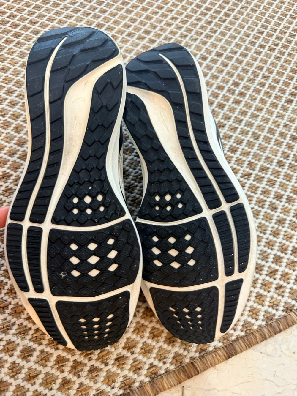 Nike Air Zoom Pegasus - Nike White and Black Mesh Running Sneakers